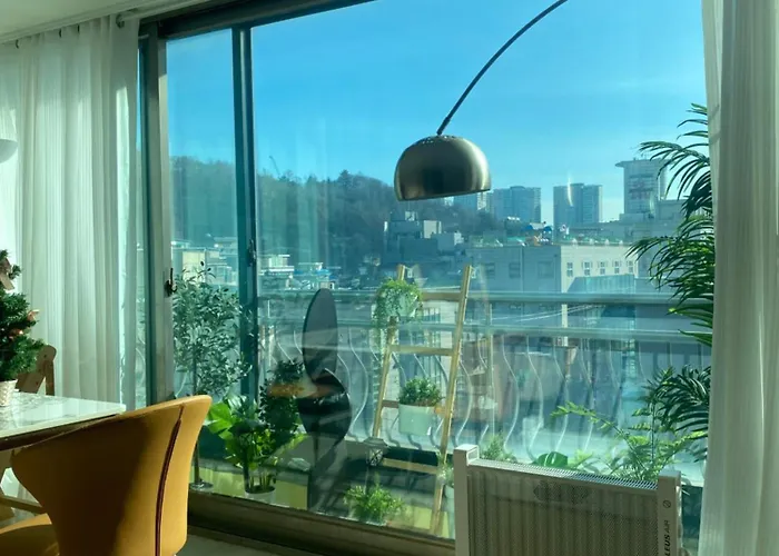 지하철1분 엘리베이터 3룸5배드 가족환영,30평넓은숙소, 뷰맛집 동대문 동묘 데몬헌터스 광장시장 10분, 경복궁 명동 성수 홍대 광화문 남대문 중심숙소 20분