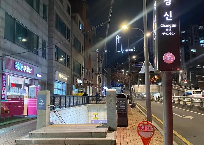 지하철1분 엘리베이터 3룸5배드 가족환영,30평넓은숙소, 뷰맛집 동대문 동묘 데몬헌터스 광장시장 10분, 경복궁 명동 성수 홍대 광화문 남대문 중심숙소 20분 Seúl