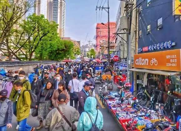 지하철1분 엘리베이터 3룸5배드 가족환영,30평넓은숙소, 뷰맛집 동대문 동묘 데몬헌터스 광장시장 10분, 경복궁 명동 성수 홍대 광화문 남대문 중심숙소 20분 Apartamento *