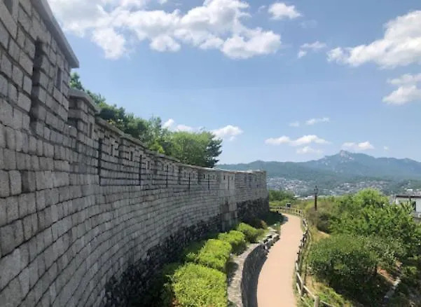 지하철1분 엘리베이터 3룸5배드 가족환영,30평넓은숙소, 뷰맛집 동대문 동묘 데몬헌터스 광장시장 10분, 경복궁 명동 성수 홍대 광화문 남대문 중심숙소 20분